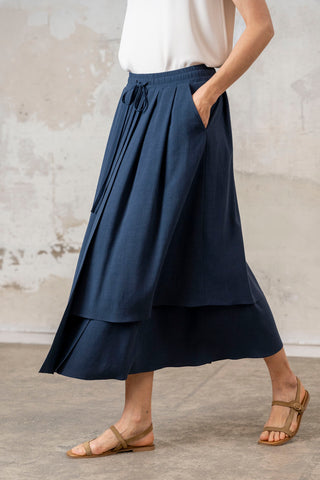 FALDA CAPAS LARGAS AZUL MARINO