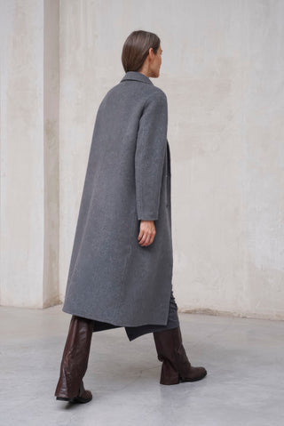 ABRIGO LARGO PAÑO SOLAPAS GRIS