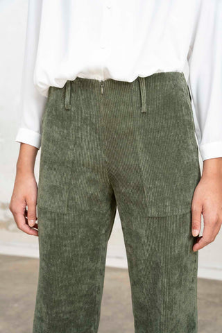 PANTALON RECTO PANA VERDE