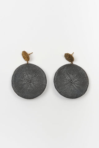 PENDIENTES MALLA GRIS OSCURO Y DORADO