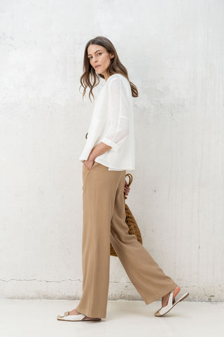 PANTALÓN RECTO BOLSILLOS BEIGE